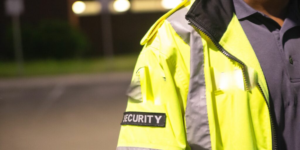 Garde de sécurité ayant fait le formation CQP APS